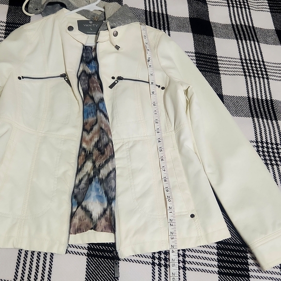 White cream Vanity Size Large jacket - Picture 3 of 12